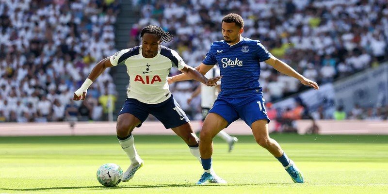 Tottenham VS Everton tạo màu sắc riêng cho Premier League